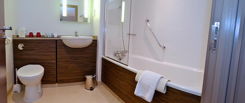 De Vere Heron`s Reach Bathroom De Vere Heron`s Reach Bathroom